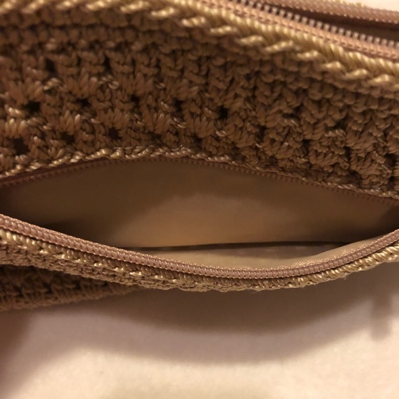👜 Adorable woven purse 👜 - Picture 3 of 6